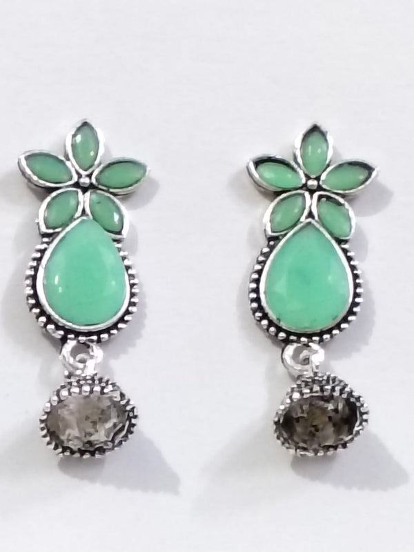 Vintage-Inspired Jewelry Set with Interchangeable Floral Earrings and Ornate Ring